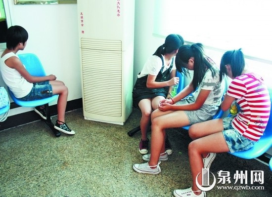 Tiểu Chu và 3 người bạn cùng bỏ nhà đi. Tiểu Chu và 3 người bạn cùng bỏ nhà đi.