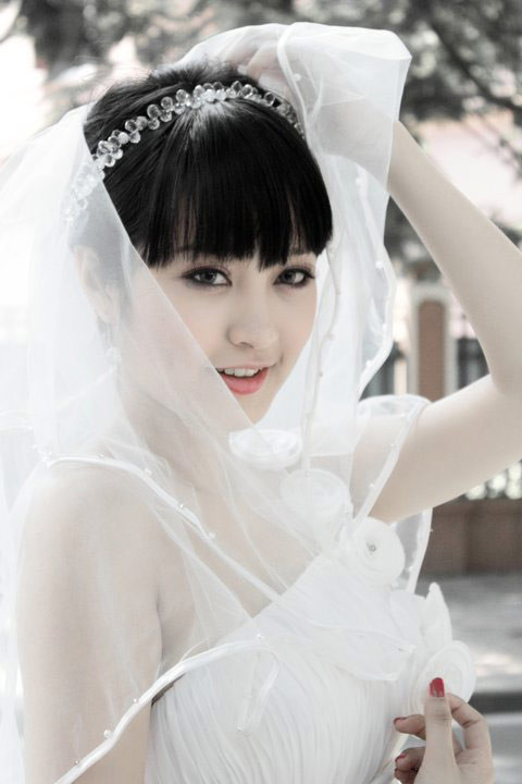 Hot girl Mi Vân Ngay sau khi tốt nghiệp Nhạc viện Hà Nội, hot girl này đã gây sốc cho nhiều người khi quyết định đám cưới ở tuổi 22. Ngày 17/4/2011, “công chúa” đầu lòng của Mi Vân và chú rể Đại Dương đã chào đời. Bé Bào Ngư năm nay đã gần 1 tuổi, xinh xắn, đáng yêu và bà mẹ trẻ Mi Vân không còn xuất hiện ồn ào như trước. Hot girl Mi Vân Ngay sau khi tốt nghiệp Nhạc viện Hà Nội, hot girl này đã gây sốc cho nhiều người khi quyết định đám cưới ở tuổi 22. Ngày 17/4/2011, “công chúa” đầu lòng của Mi Vân và chú rể Đại Dương đã chào đời. Bé Bào Ngư năm nay đã gần 1 tuổi, xinh xắn, đáng yêu và bà mẹ trẻ Mi Vân không còn xuất hiện ồn ào như trước.