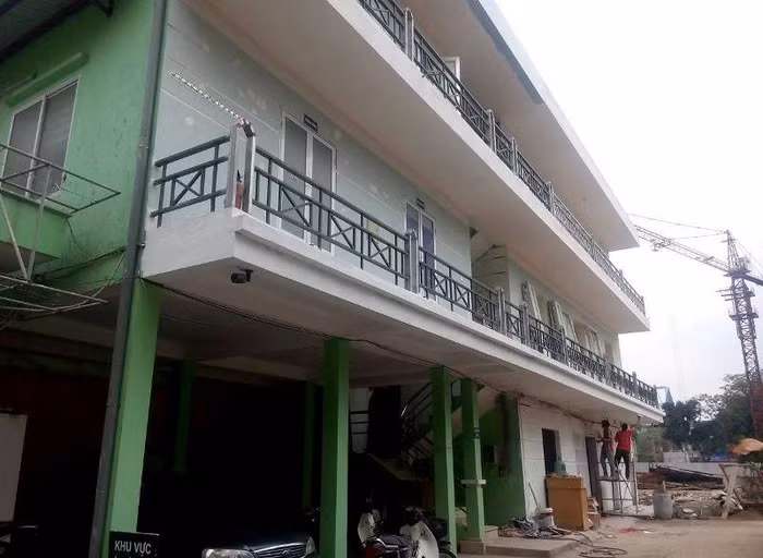 Công trình vi phạm trật tự xây dựng đô thị của công ty sản xuất nước sạch số 3 tại số 8C, phố Đinh Công Tráng, phường Phan Châu Trinh, quận Hoàn Kiếm, Hà Nội. (Ảnh Minh Chí) Công trình vi phạm trật tự xây dựng đô thị của công ty sản xuất nước sạch số 3 tại số 8C, phố Đinh Công Tráng, phường Phan Châu Trinh, quận Hoàn Kiếm, Hà Nội. (Ảnh Minh Chí)