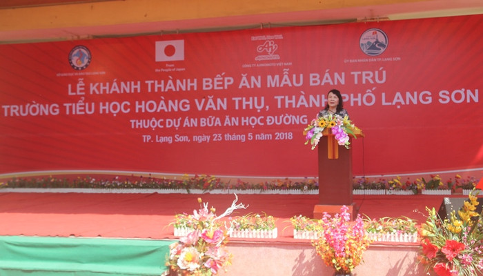 Tiến sĩ Nguyễn Thị Nghĩa, Thứ trưởng Bộ Giáo dục và Đào tạo mong muốn Bếp ăn mẫu bán trú sẽ được thực hiện, triển khai hiệu quả và nhân rộng đến các tỉnh/thành phố trong toàn quốc. Ảnh: Minh Chí. Tiến sĩ Nguyễn Thị Nghĩa, Thứ trưởng Bộ Giáo dục và Đào tạo mong muốn Bếp ăn mẫu bán trú sẽ được thực hiện, triển khai hiệu quả và nhân rộng đến các tỉnh/thành phố trong toàn quốc. Ảnh: Minh Chí.