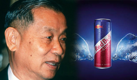 Sản phẩm nước tăng lực "Bò Húc" của ông Chaleo Yoovidhya đã trở thành một thương hiệu toàn cầu. Ảnh Internet. Sản phẩm nước tăng lực "Bò Húc" của ông Chaleo Yoovidhya đã trở thành một thương hiệu toàn cầu. Ảnh Internet.