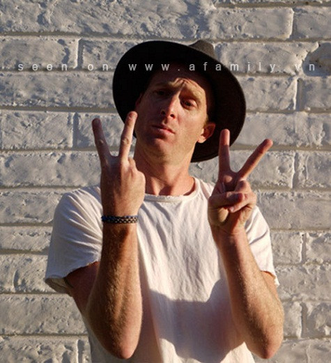 15. Ngôn ngữ ở đây gần như là không thể học nổi. Cứ cho là bạn có thể nhận thức được cách phát âm của ngôn ngữ này nhưng khi bạn nói nó lên, họ sẽ chẳng bao giờ hiểu nổi bạn nói gì. Lời khuyên dành cho bạn là hãy viết ra giấy những lời nói của bạn. Còn đối với tôi, bí quyết là dùng ngôn ngữ...tay chân.