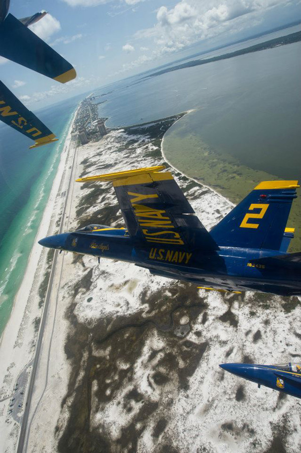 Phi đội Thiên thần xanh (Blue Angels) – Hải quân Hoa Kỳ. Phi đội Thiên thần xanh (Blue Angels) – Hải quân Hoa Kỳ.