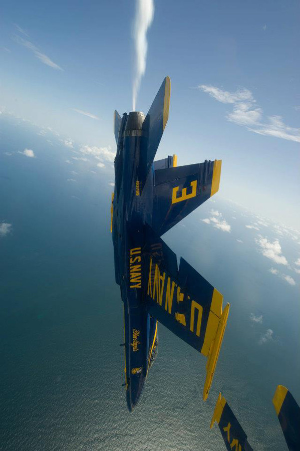 Phi đội Thiên thần xanh (Blue Angels) – Hải quân Hoa Kỳ. Phi đội Thiên thần xanh (Blue Angels) – Hải quân Hoa Kỳ.