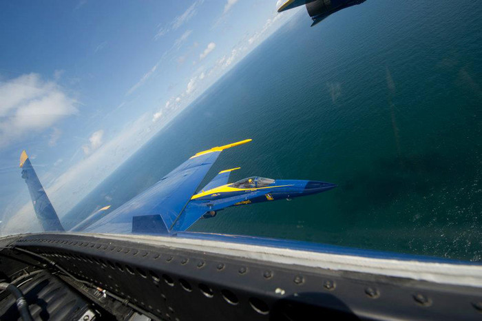 Phi đội Thiên thần xanh (Blue Angels) – Hải quân Hoa Kỳ. Phi đội Thiên thần xanh (Blue Angels) – Hải quân Hoa Kỳ.