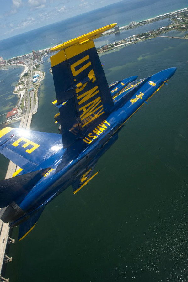 Phi đội Thiên thần xanh (Blue Angels) – Hải quân Hoa Kỳ. Phi đội Thiên thần xanh (Blue Angels) – Hải quân Hoa Kỳ.