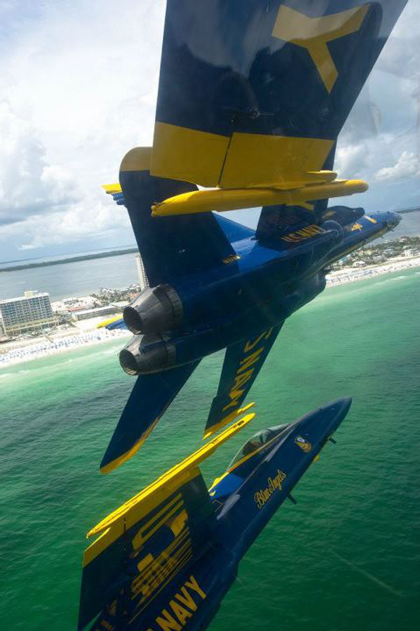 Phi đội Thiên thần xanh (Blue Angels) – Hải quân Hoa Kỳ. Phi đội Thiên thần xanh (Blue Angels) – Hải quân Hoa Kỳ.