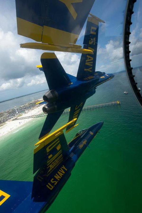 Phi đội Thiên thần xanh (Blue Angels) – Hải quân Hoa Kỳ. Phi đội Thiên thần xanh (Blue Angels) – Hải quân Hoa Kỳ.