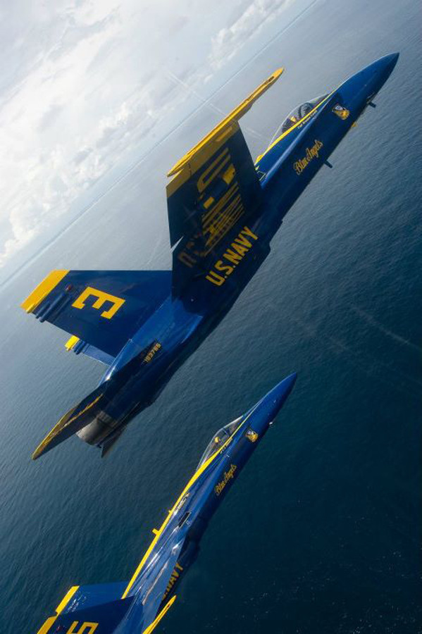 Phi đội Thiên thần xanh (Blue Angels) – Hải quân Hoa Kỳ. Phi đội Thiên thần xanh (Blue Angels) – Hải quân Hoa Kỳ.