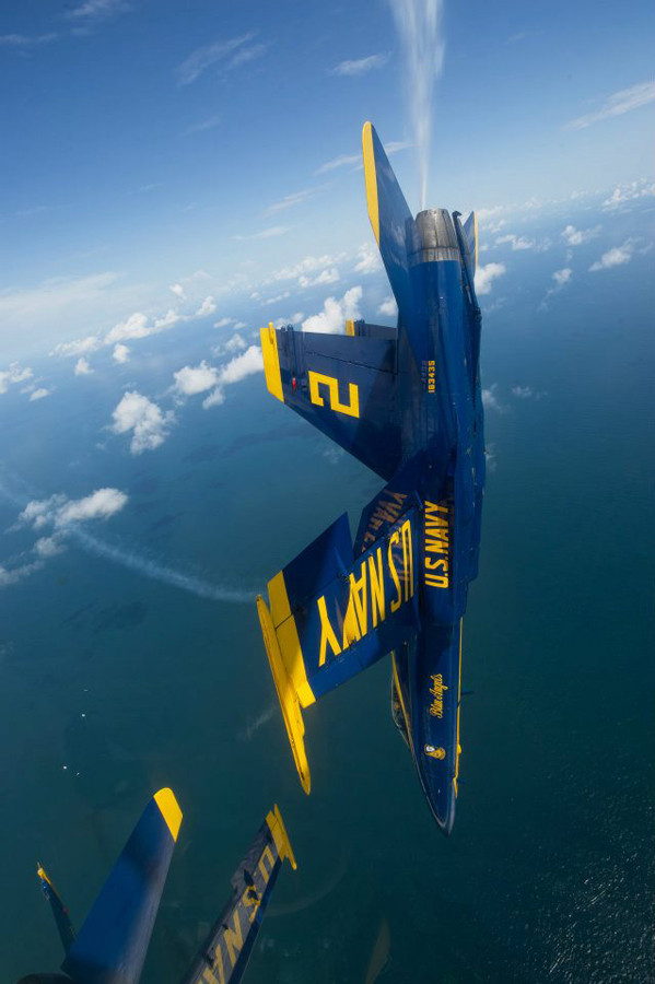 Phi đội Thiên thần xanh (Blue Angels) – Hải quân Hoa Kỳ. Phi đội Thiên thần xanh (Blue Angels) – Hải quân Hoa Kỳ.