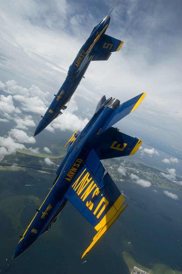 Phi đội Thiên thần xanh (Blue Angels) – Hải quân Hoa Kỳ. Phi đội Thiên thần xanh (Blue Angels) – Hải quân Hoa Kỳ.