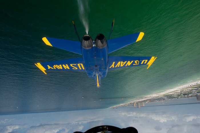 Phi đội Thiên thần xanh (Blue Angels) – Hải quân Hoa Kỳ. Phi đội Thiên thần xanh (Blue Angels) – Hải quân Hoa Kỳ.