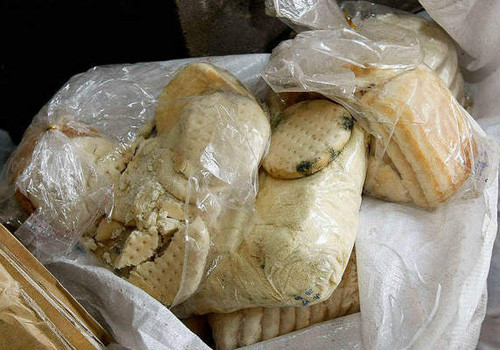 Nguyên liệu làm nhân bánh đã bị hỏng.