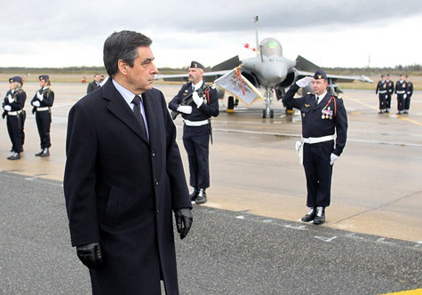 Thủ tướng Pháp Francois Fillon đã đến dự lễ vinh danh những đóng góp của các phi công lái máy bay Rafale Thủ tướng Pháp Francois Fillon đã đến dự lễ vinh danh những đóng góp của các phi công lái máy bay Rafale