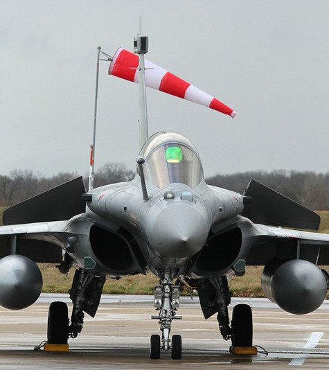 Cận cảnh chiếc chiến đấu cơ Rafale trở về từ Libya sau khi kết thúc nhiệm vụ Cận cảnh chiếc chiến đấu cơ Rafale trở về từ Libya sau khi kết thúc nhiệm vụ