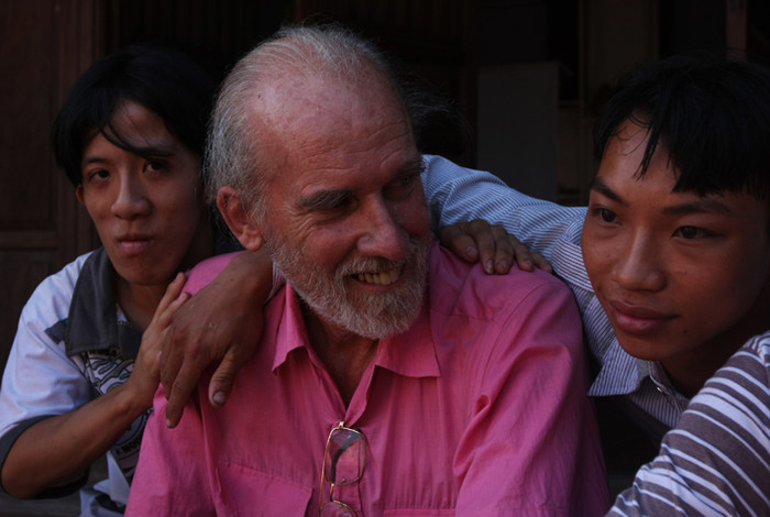 "Sơn" là tên gọi thân mật mà các em HS khuyết tật đặt cho George Nelson.“Em Đỗ Đình Toàn giải thích: Sơn có nghĩa là “núi”. Vì vậy, về Mỹ tôi vẫn dùng tên này để luôn nhớ đến Ngôi nhà tình thương và đất nước Việt Nam tươi đẹp, nơi có những con người tuy bị thiệt thòi nhưng biết vươn lên trong cuộc sống”.