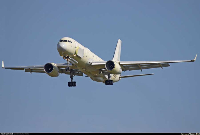 Máy bay Tu-214R (số hiệu RA-64511) bay thử nghiệm ở Zhukovsky.