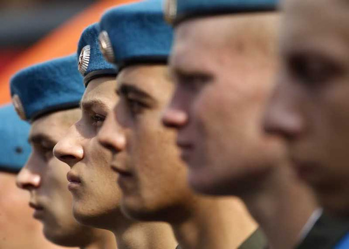 Lễ kỷ niệm chính thức đã diễn ra trên dốc Vasilevsky, Quảng trường Đỏ. Lễ kỷ niệm chính thức đã diễn ra trên dốc Vasilevsky, Quảng trường Đỏ.