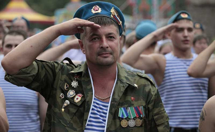 Lính "Mũ nồi xanh" trong lễ kỷ niệm Ngày lực lượng nhảy dù Nga. Lính "Mũ nồi xanh" trong lễ kỷ niệm Ngày lực lượng nhảy dù Nga.