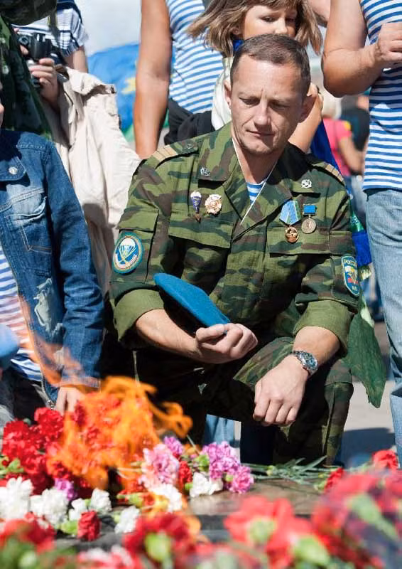 Lính "Mũ nồi xanh" trong lễ kỷ niệm Ngày lực lượng nhảy dù Nga.