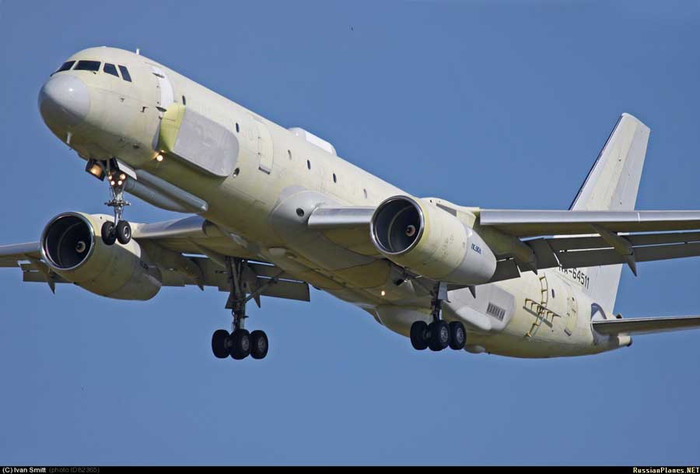 Máy bay Tu-214R (số hiệu RA-64511) bay thử nghiệm ở Zhukovsky.