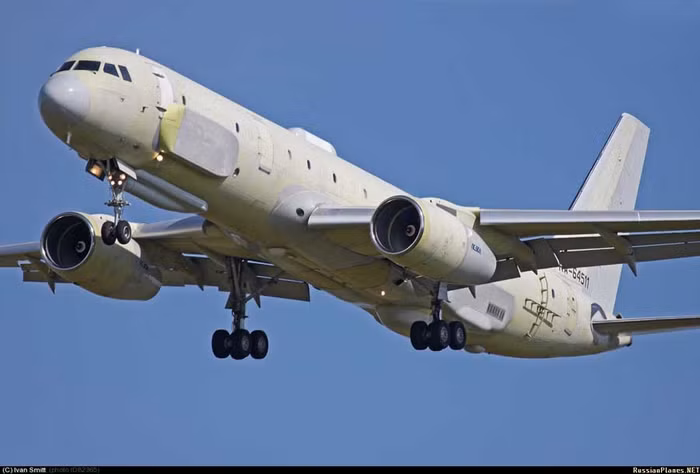 Máy bay Tu-214R (số hiệu RA-64511) bay thử nghiệm ở Zhukovsky.