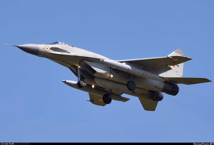 Tiêm kích một chỗ ngồi MiG-29UPG (số hiệu KBU3123) được nâng cấp cho Không quân Ấn Độ bay thử nghiệm ở Zhukovsky.