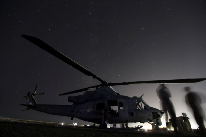 Trực thăng UH-1Y Venom thuộc Phi đội máy bay trực thăng 469, Thủy quân Lục chiến Hoa Kỳ tại tỉnh Helmand, Afghanistan ngày 4/10. Trực thăng UH-1Y Venom thuộc Phi đội máy bay trực thăng 469, Thủy quân Lục chiến Hoa Kỳ tại tỉnh Helmand, Afghanistan ngày 4/10.