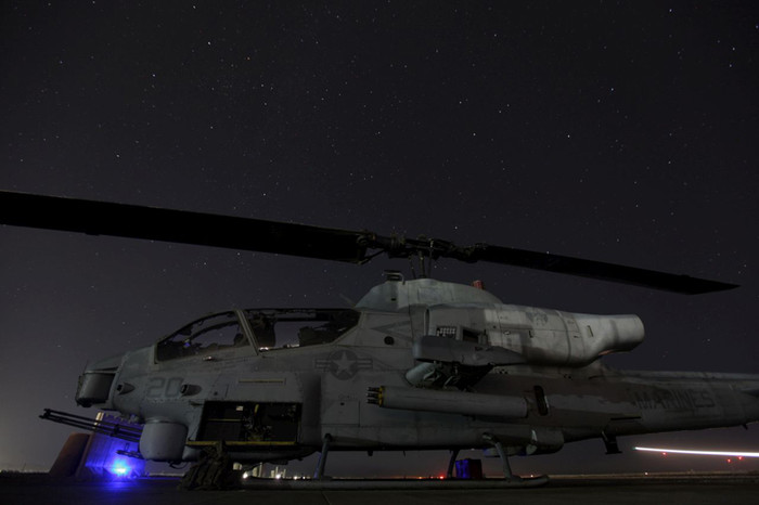 Trực thăng UH-1Y Venom thuộc Phi đội máy bay trực thăng 469, Thủy quân Lục chiến Hoa Kỳ tại tỉnh Helmand, Afghanistan ngày 4/10. Trực thăng UH-1Y Venom thuộc Phi đội máy bay trực thăng 469, Thủy quân Lục chiến Hoa Kỳ tại tỉnh Helmand, Afghanistan ngày 4/10.