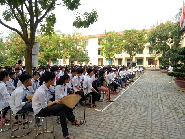 Buổi Hội thảo khởi nghiệp trong thời đại cách mạng công nghiệp 4.0 thu hút đông đảo các học sinh và giáo viên Trường Trung học phổ thông Tam Dương II tham gia. Ảnh: Minh Chí. Buổi Hội thảo khởi nghiệp trong thời đại cách mạng công nghiệp 4.0 thu hút đông đảo các học sinh và giáo viên Trường Trung học phổ thông Tam Dương II tham gia. Ảnh: Minh Chí.