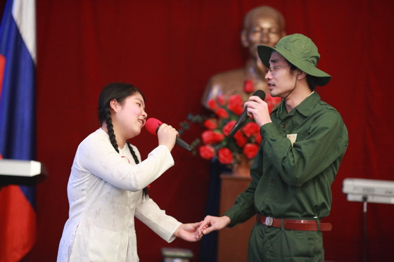 Tết đầu tiên xa nhà và Hội diễn mừng Xuân ảnh 1 Tết đầu tiên xa nhà và Hội diễn mừng Xuân ảnh 1