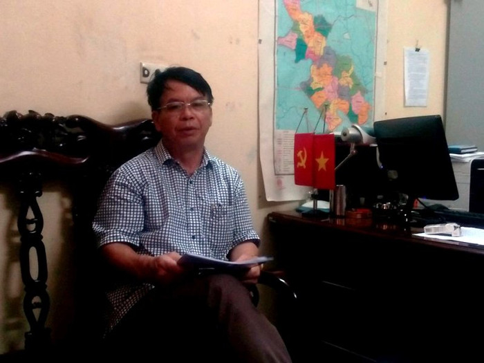 Ông Nguyễn Văn Ban, Trưởng phòng Nội vụ huyện Ứng Hòa đang trao đổi với PV về vụ việc và thừa nhận có sự nóng vội trong công tác liên kết đào tạo, bồi dưỡng cho các cán bộ giáo viên trên địa bàn huyện Ứng Hòa. (Ảnh MC) Ông Nguyễn Văn Ban, Trưởng phòng Nội vụ huyện Ứng Hòa đang trao đổi với PV về vụ việc và thừa nhận có sự nóng vội trong công tác liên kết đào tạo, bồi dưỡng cho các cán bộ giáo viên trên địa bàn huyện Ứng Hòa. (Ảnh MC)