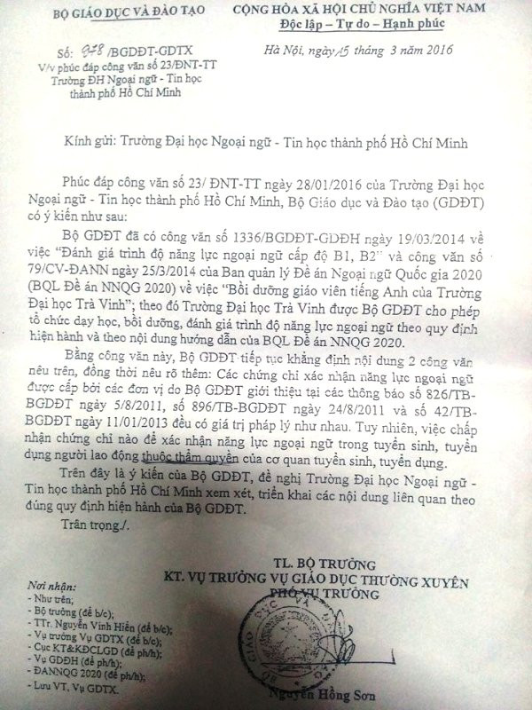 Theo đại diện của Trường ĐH Trà Vinh thì công văn số 978 chứng minh cho trường mình được phép bồi dưỡng, cấp chứng chỉ ngoại ngữ theo khung tham chiếu Châu Âu hạng A2. (Ảnh MC) Theo đại diện của Trường ĐH Trà Vinh thì công văn số 978 chứng minh cho trường mình được phép bồi dưỡng, cấp chứng chỉ ngoại ngữ theo khung tham chiếu Châu Âu hạng A2. (Ảnh MC)