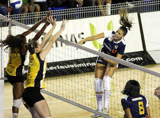 Cô thi đấu ở vị trí chủ công. Cô thi đấu ở vị trí chủ công.