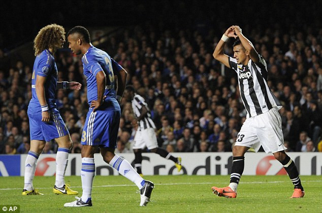 Vidal giúp Juve nuôi lại hi vọng có điểm. Vidal giúp Juve nuôi lại hi vọng có điểm.