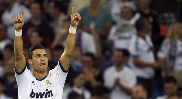 Ở lần tái đấu trên sân Bernabeu, Ronaldo lại sút tung lưới Barca, Real lên ngôi vô địch Siêu cúp. Ở lần tái đấu trên sân Bernabeu, Ronaldo lại sút tung lưới Barca, Real lên ngôi vô địch Siêu cúp.