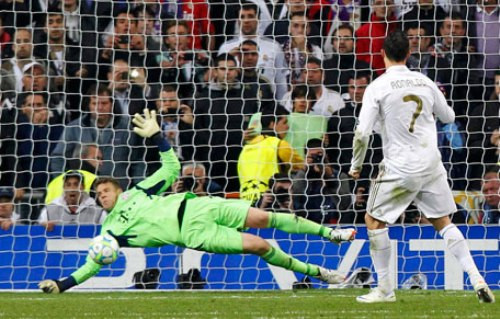 Ronaldo sút trượt 11m ở trận đấu với Bayern, Real bị loại khỏi vòng bán kết Champions League.
