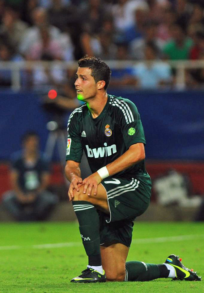 Ngược lại, dù chơi đầy nỗ lực, tạo ra nhiều cơ hội, nhưng Ronanldo "tịt ngòi". Ngược lại, dù chơi đầy nỗ lực, tạo ra nhiều cơ hội, nhưng Ronanldo "tịt ngòi".