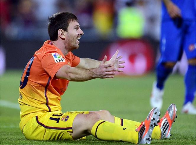 Messi lập một cú đúp. Messi lập một cú đúp.