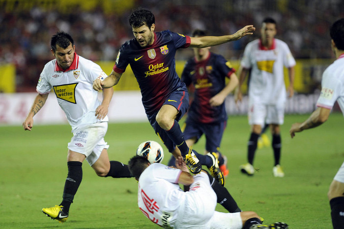 Barca băng lên tấn công.