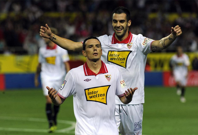 Không những thế, đội chủ nhà còn vượt lên dẫn trước.