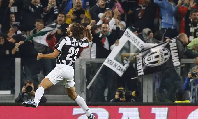 Niềm vui của các Juventini sau bàn thắng mở tỷ số của Pirlo.