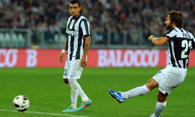 Một cú sút điệu nghệ.