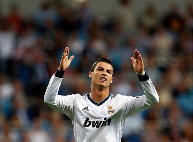 Ronaldo tiếc nuối cơ hội.