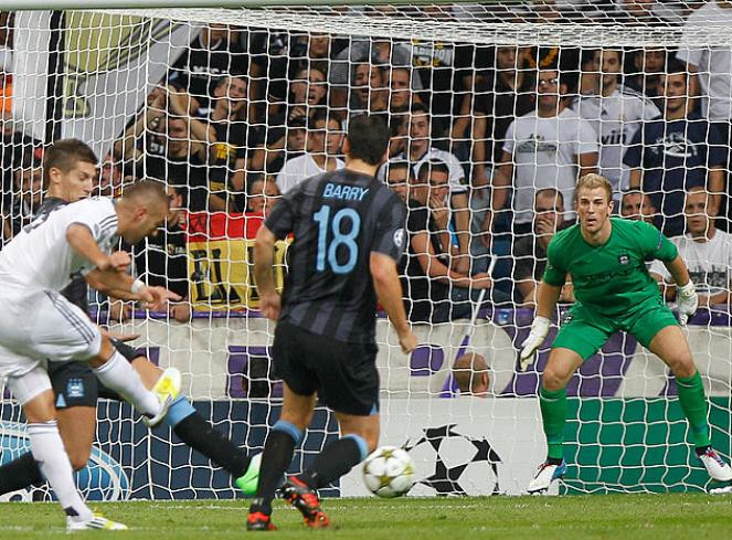 Benzema giải cứu "Kền kền".