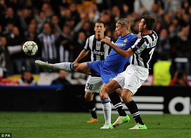 Torres luôn bị theo sát. Torres luôn bị theo sát.