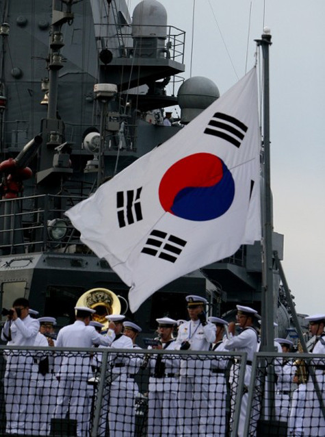 Khu trục hạm Chung Mu Gong Yi Sun Shin tại Vladivostok.