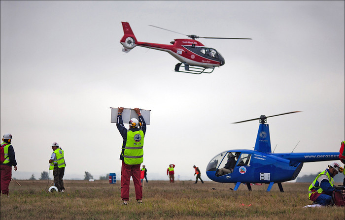 Điểm thi của các đội bay được ban giám khảo cho ngay sau khi thực hiện xong phần thi của mình. Điểm thi của các đội bay được ban giám khảo cho ngay sau khi thực hiện xong phần thi của mình.