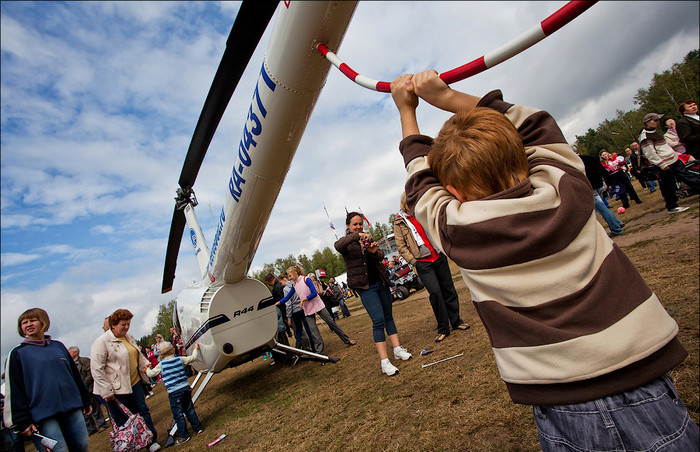 Khách thăm quan có dịp được chiêm ngưỡng chiếc R-44. Khách thăm quan có dịp được chiêm ngưỡng chiếc R-44.