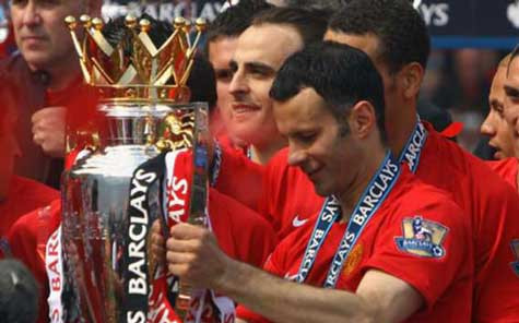 Các danh thủ của MU áp đảo trong đội hình tiêu biểu 20 năm Premier League do người hâm mộ và chuyên gia bình chọn Các danh thủ của MU áp đảo trong đội hình tiêu biểu 20 năm Premier League do người hâm mộ và chuyên gia bình chọn